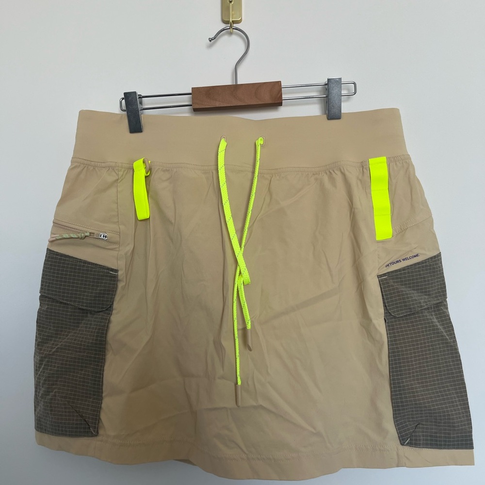 Lululemon sport Skort with Neon Accents